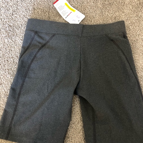 New with tags medium gray compression Under Armour biker shorts - Picture 2 of 3